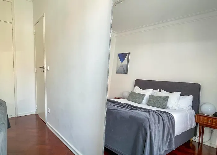 Claude Homes Rato Apartment *